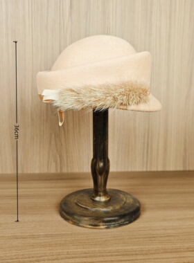 现代轻奢样板间衣帽间梳妆台女士高级托盘皮毛香薰耳环架香水道具