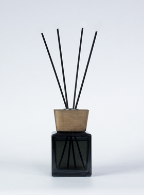 企信现代意式轻奢样品间卫浴装饰套装软装搭配透明分装瓶香薰摆件