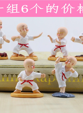 新款白衣跆拳道手机店仪表台摆件