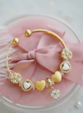 diy白色配饰散珠爱心手链送女友