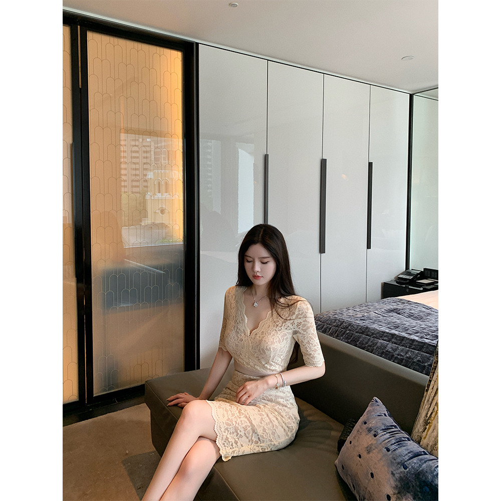 THE SWAN司凰轻奢 娇贵姐姐 弹力修身包臀裙女温柔气质蕾丝连衣裙