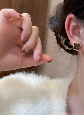 轻奢豹纹四叶草珍珠耳环