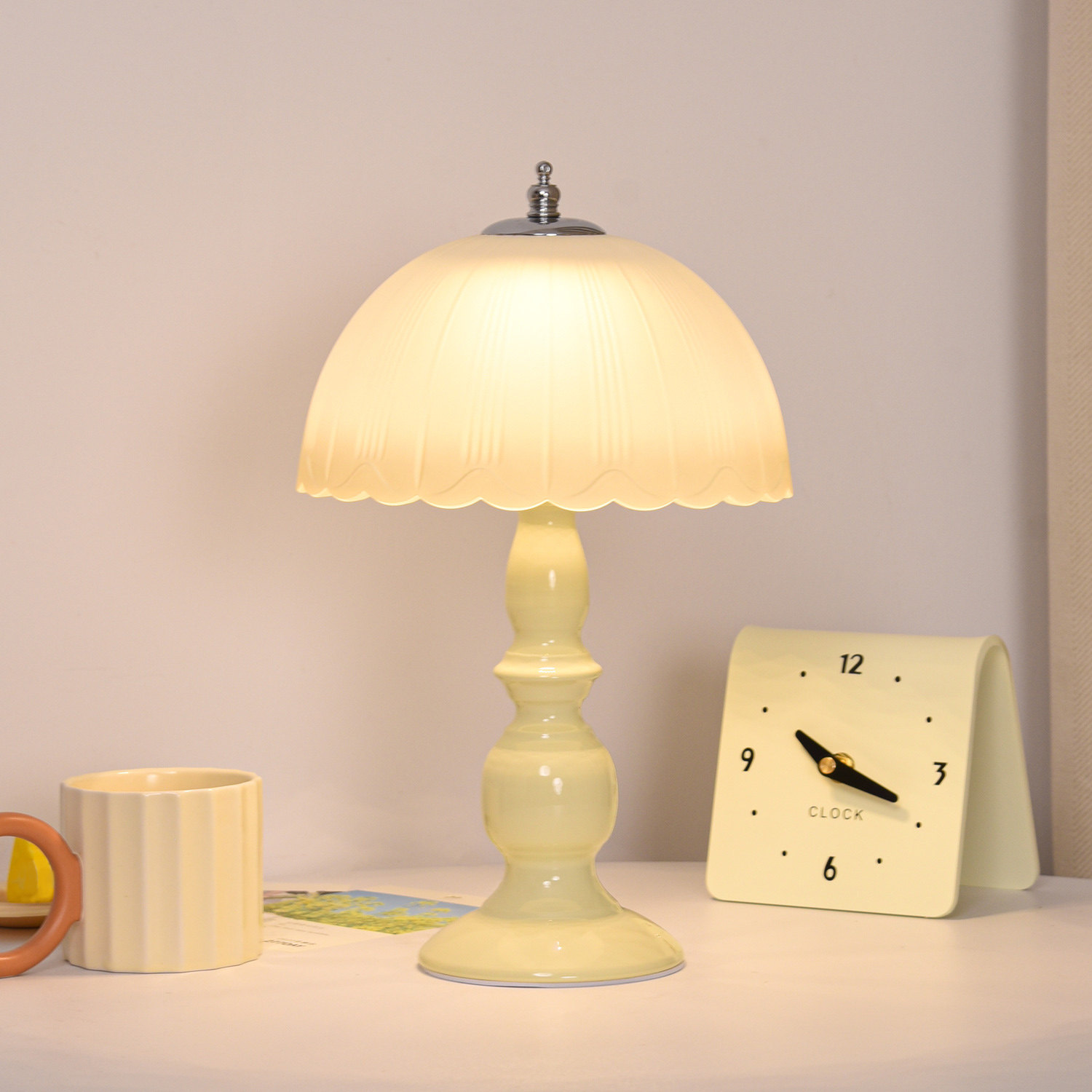 女孩台灯卧室床头灯轻奢高级2025新创意儿童公主房布置装饰小夜灯