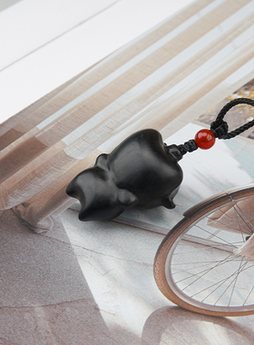 隐山檀木小猪猪吊坠手工情侣礼物