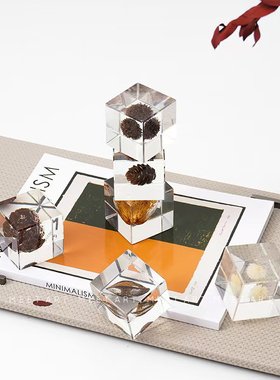 现代极简样板间书房桌面装饰品手工干花标本围裙组合摆件