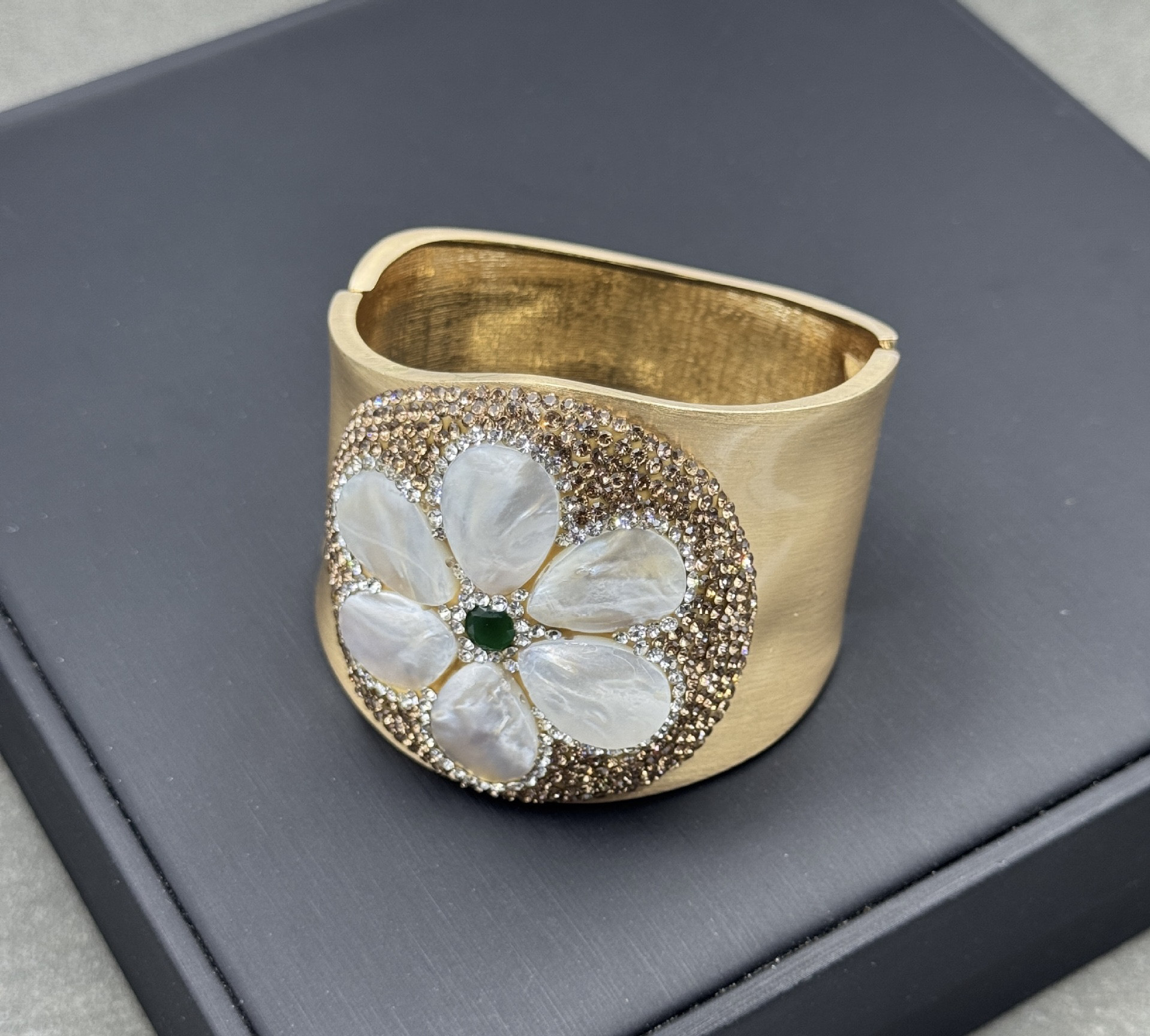 新款天然珍珠贝壳镶嵌三件套中古珠宝个性纯手工套装,淘宝优惠券,粉丝福利购,淘宝优惠卷