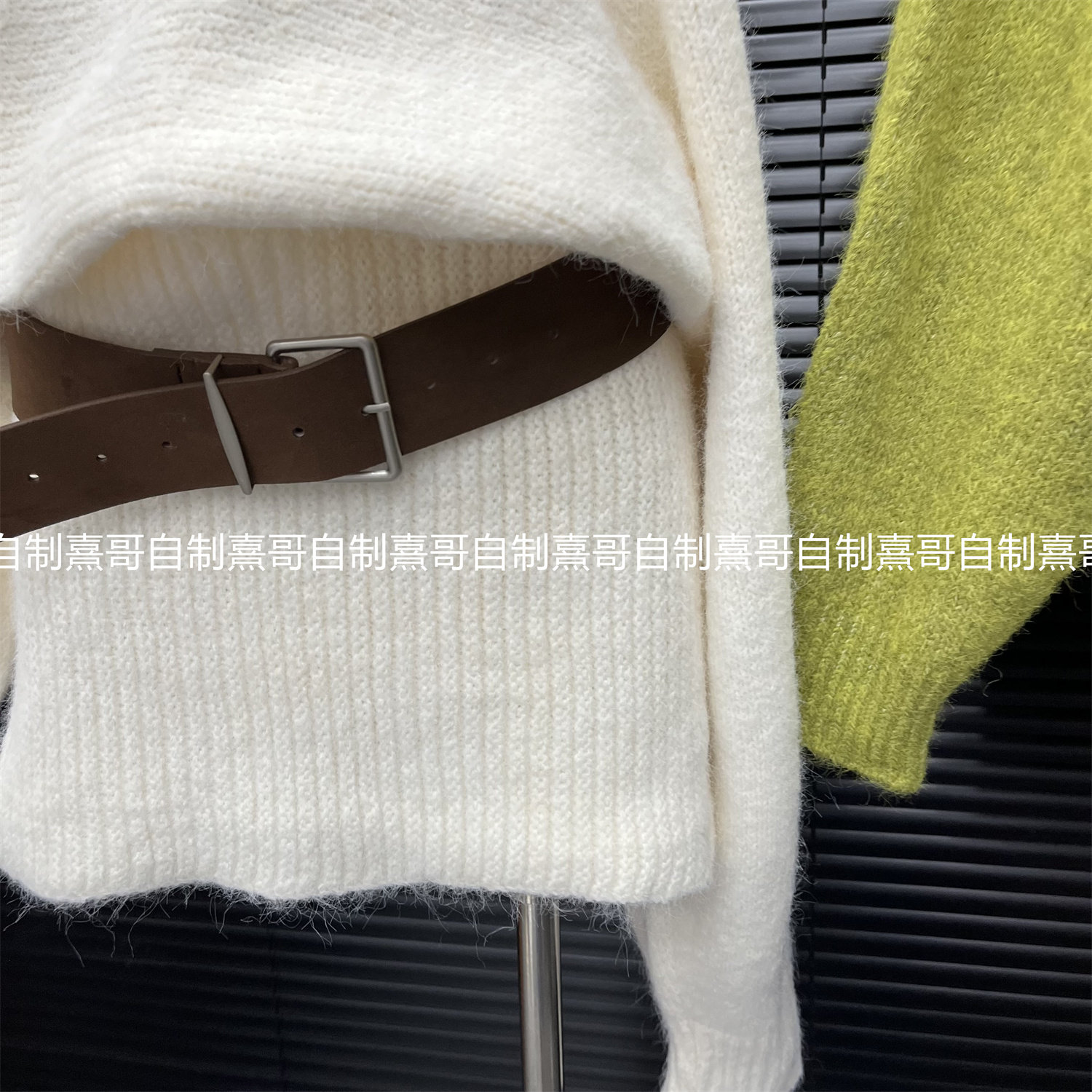 法式露肩慵懒风套头中款毛衣秋季新款显瘦收腰包臂短裙针织内搭女,淘宝优惠券,粉丝福利购,淘宝优惠卷