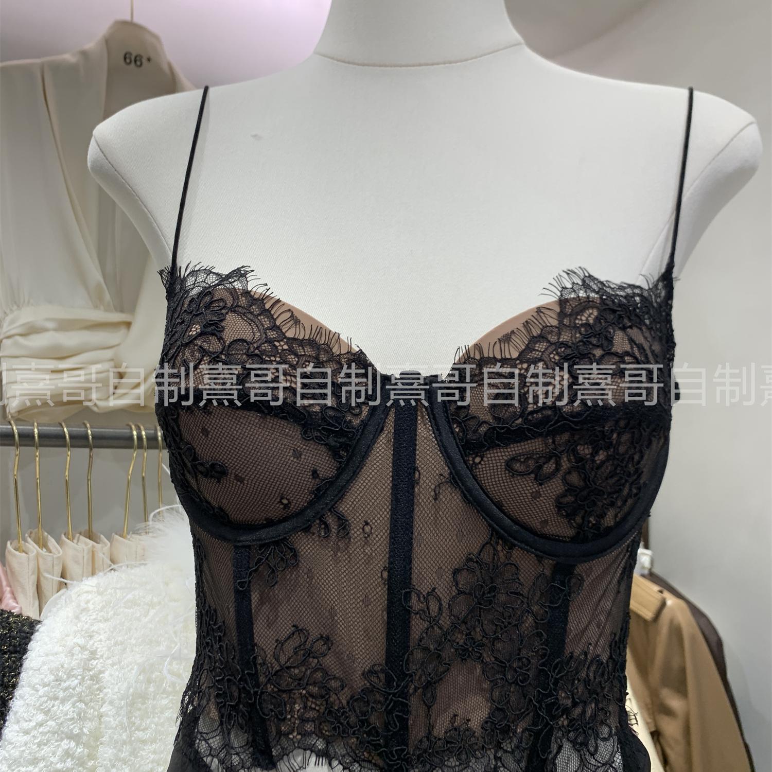 时髦新款纯欲风chic蕾丝吊带鱼骨上衣+不规则褶皱半身裙两件套女 - 图0