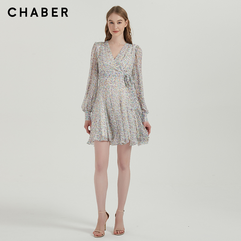 chaber巧帛春季新品雪纺碎花V领高腰女装长袖中长款系带连衣裙 - 图0