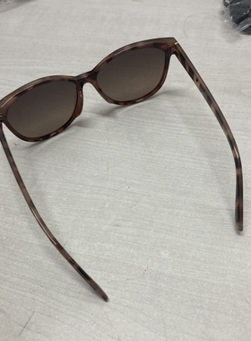 女士百搭偏光太阳镜墨镜椭圆中年妈妈镜轻防紫外线遮阳出口外贸品