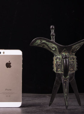 中式风古典三角杯拍摄怀旧青铜铜