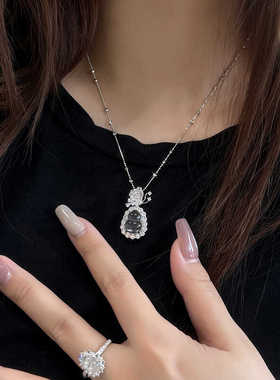 仙气飘飘的水沫玉满钻蝴蝶吊坠