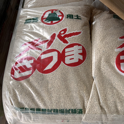 日本进口植金石萨摩土兰花专用植料颗粒土铺面拌土天南介质兰花石 - 图0
