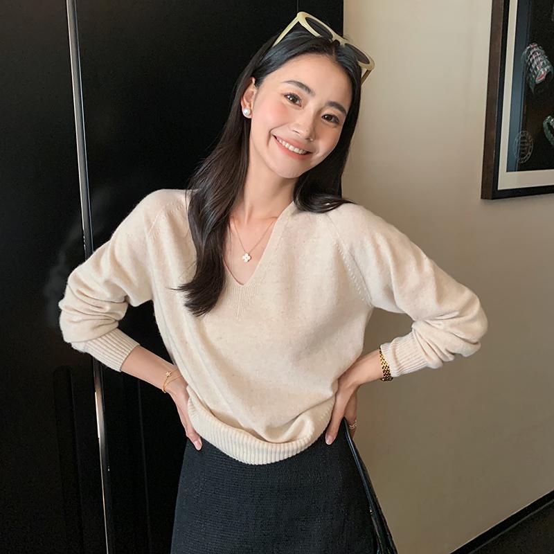 意大利温柔系纯色山羊绒衫女秋冬V领内搭羊毛针织打底衫宽松毛衣 - 图0