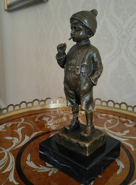 鸿鑫雕塑黄铜吸烟小男孩欧式摆件