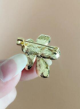 高级感蓝色桃花胸针胸花
