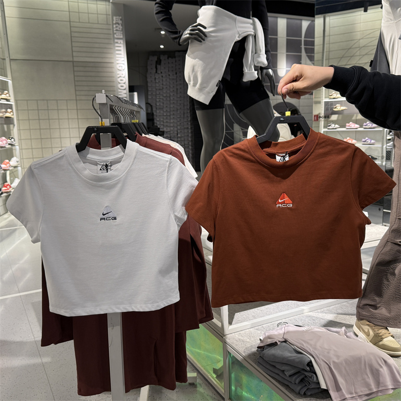 Nike耐克ACG短袖女2025夏新款刺绣高腰短款修身运动T恤HM6085-121 - 图0