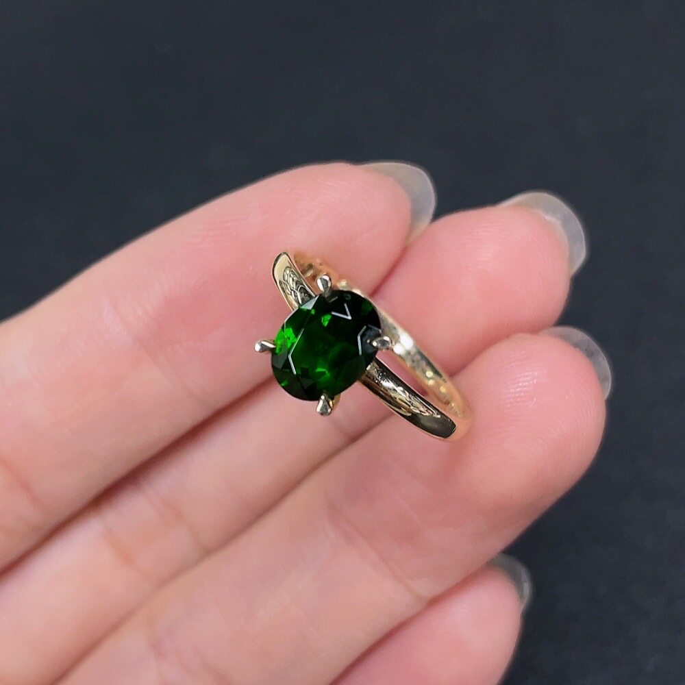 14K gold inlaid diopside ring 2 grams inner diameter 16.5MM