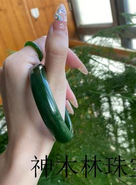 新疆菠菜绿和田玉送妈妈礼物扁宽条冰种碧玉正圈镯子祖母绿贵妃镯