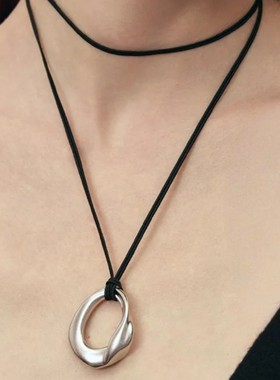 感小众凝结圆环新中式皮绳长项链轻奢氛围感成熟风质感时尚长吊坠