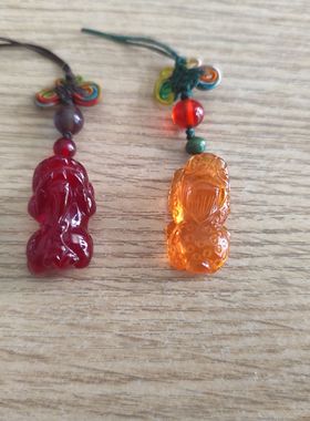 中东蜜蜡貔貅雕刻手机链手机坠吊坠饰品车厘红和藕荷粉