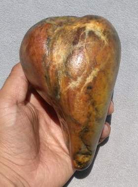 和田玉黄沁秋梨皮籽料原石摆件