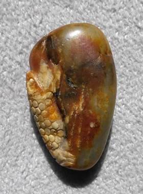 新疆和田玉红皮籽料出人头地吊坠