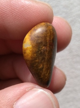 和田玉黄沁秋梨皮手串籽料原石