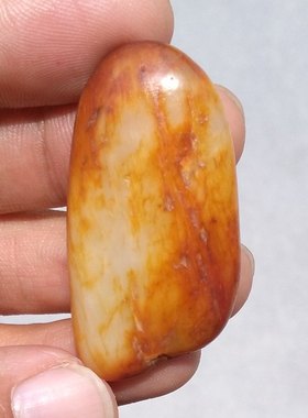 新疆和田玉红皮白玉籽料原石吊坠