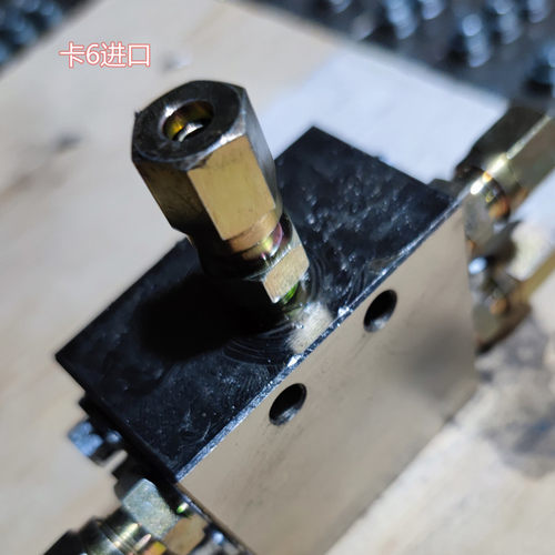 SSV6 4 2递进式分配器黄油分配分油阀一进六出带运动指示杆小流量 - 图0