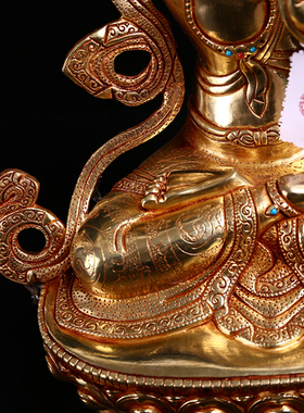 尼泊尔纯手工鎏金雕刻人物摆件