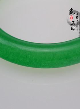 正品天然玉石 石英岩玉手镯 冰种圆条油清玉镯子 满绿玉手环特价