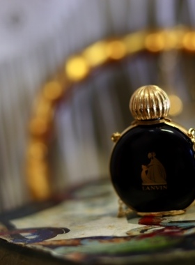 lanvin现货陶瓷香水瓶项链