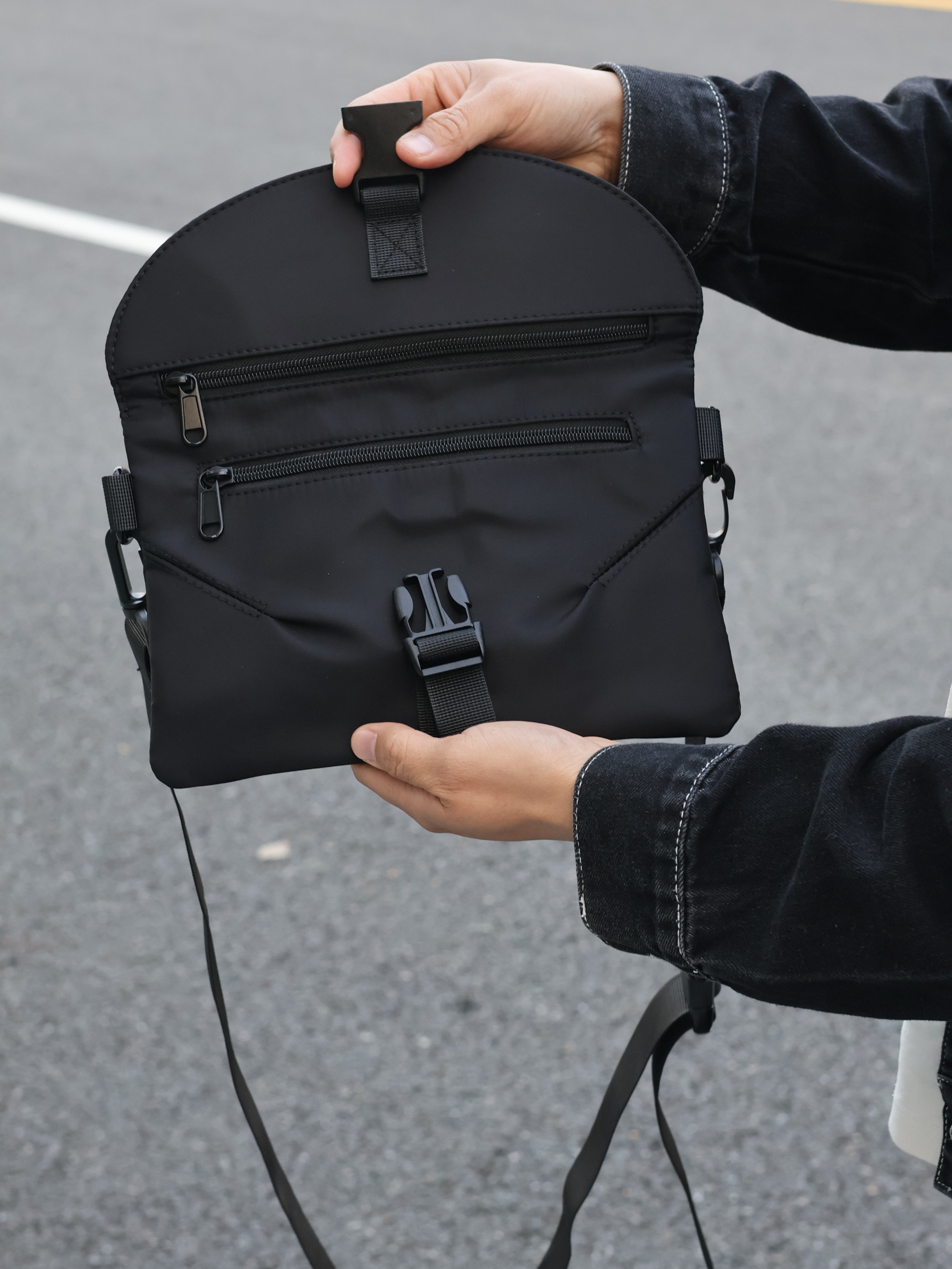 左千户包包中性风斜挎男女包潮流胸包邮差包简约百搭多功能小包,淘宝优惠券,粉丝福利购,淘宝优惠卷