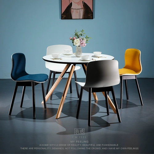 Северная бытовая домашняя квартира столовая ресторан, современный минималистский творческий сплошной древесина круглый обеденный стол