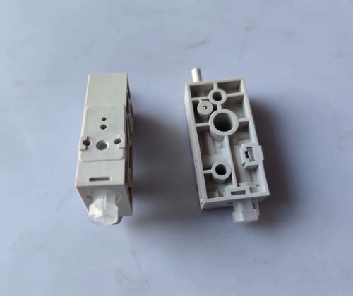 KM5-M7174-01X 真空电磁底座 EJECTOR BASE两边金属部分1头和8头 - 图0