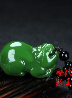 和田玉碧玉貔貅手把件新疆玉菠菜绿招财皮丘手玩件原石瑞兽玉挂件