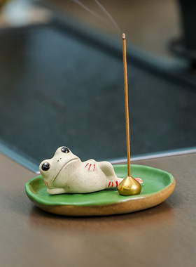 佛系青蛙茶宠摆件迷你陶瓷手工可爱茶道微景观茶盘装饰荷叶摆件