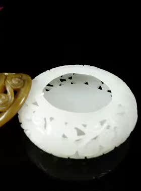 天然正品白玉镂空雕薰炉小把件