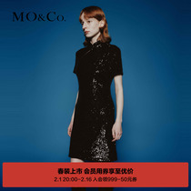 (New Chinese style) MOCO2024 Spring new products qipao with improved rework bead embroidered waist hollowed out inclined flap dress