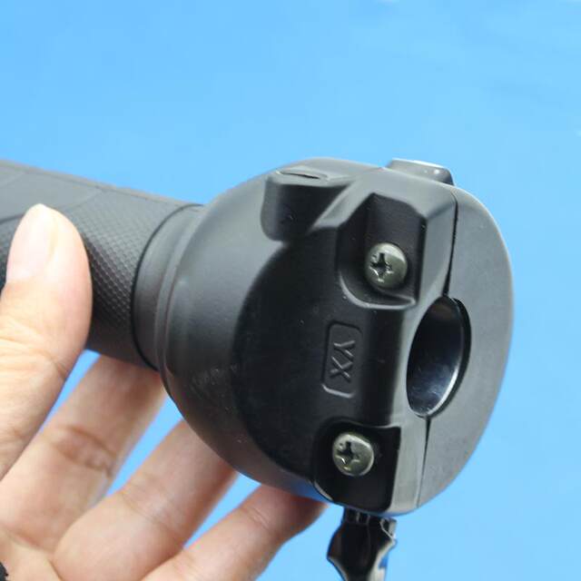 The electric handlebar seat is suitable for Yadi Auman IS1DT3/M20/DE8 left and right combination switch assembly throttle handle