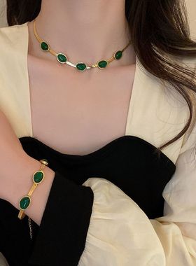 2025新款跨境钛钢复古异形祖母绿项链简约设计感小众锁骨链饰品女