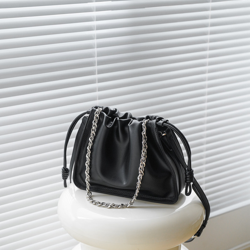 链条褶皱包包女2025新款潮韩版复古水桶包小众百搭单肩斜挎腋下包,淘宝优惠券,粉丝福利购,淘宝优惠卷