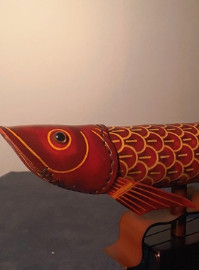 牧吉堂金龙鱼摆件牛皮皮雕手绘