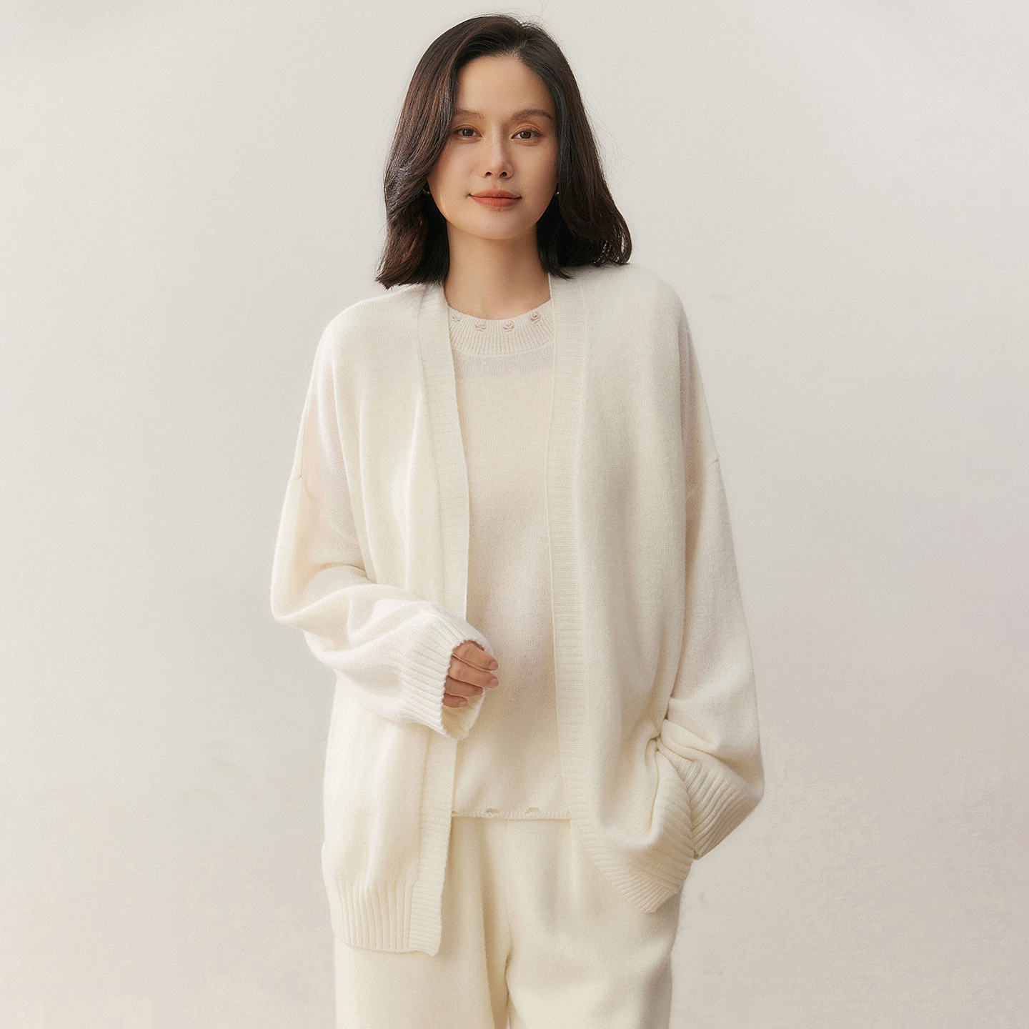 V领纯色高端山羊绒开衫女25秋冬新款长袖针织毛衣宽松外套羊毛衫 - 图0