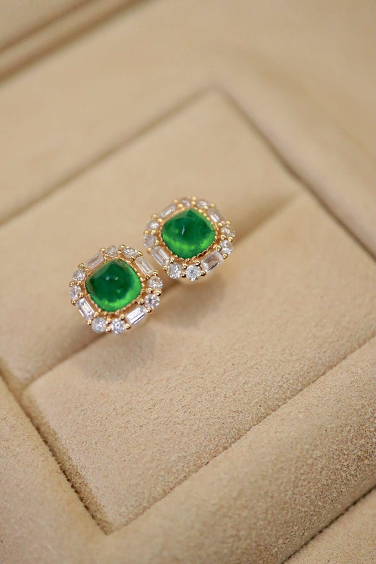 18k天然祖母绿耳钉 木佐绿色，主石1.25克拉 钻石0.40克拉,淘宝优惠券,粉丝福利购,淘宝优惠卷