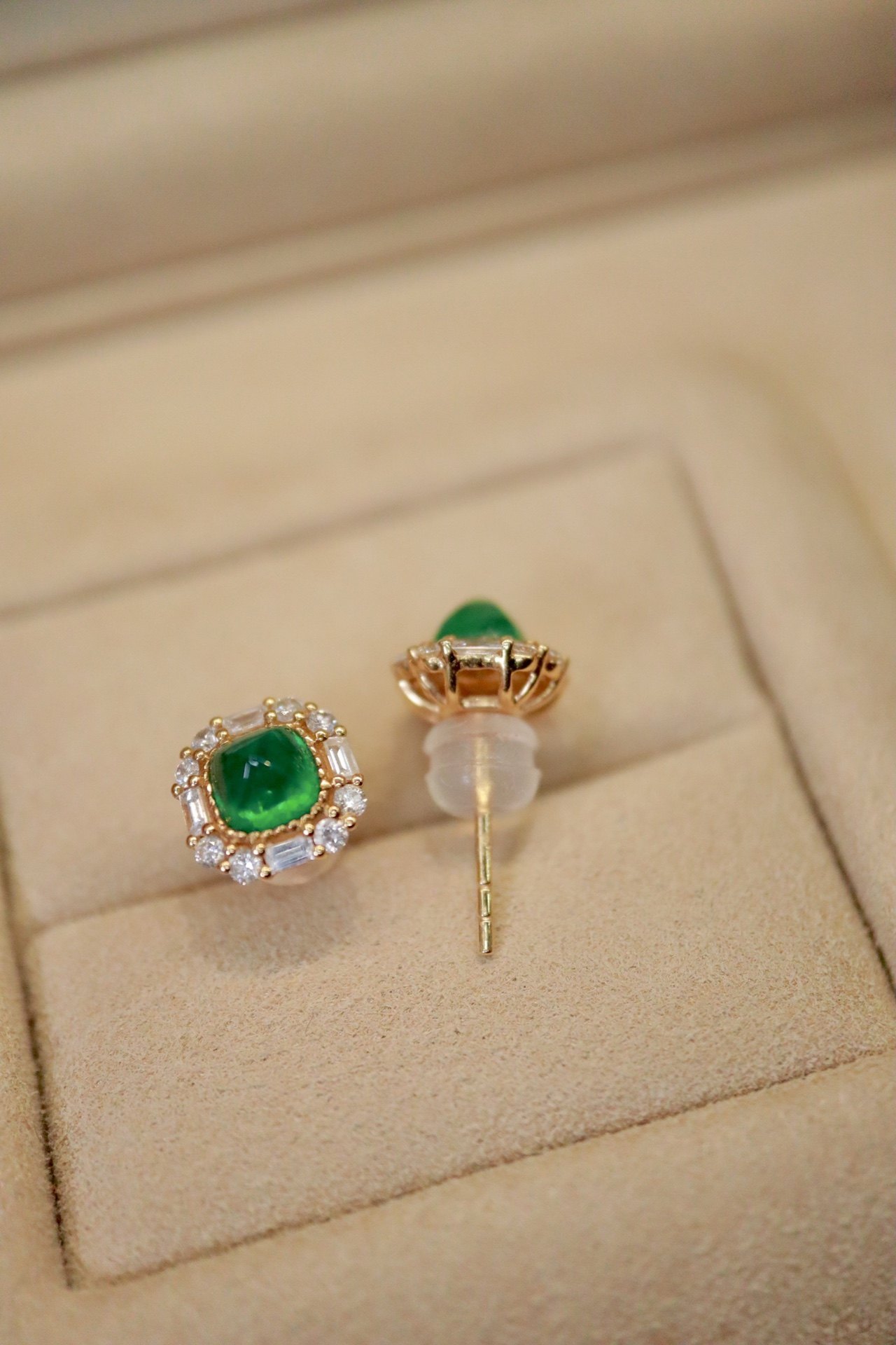 18k天然祖母绿耳钉 木佐绿色，主石1.25克拉 钻石0.40克拉,淘宝优惠券,粉丝福利购,淘宝优惠卷