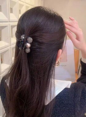 新款时尚轻奢设计感贝珠小抓夹小香风百搭后脑勺半扎发夹子刘海夹