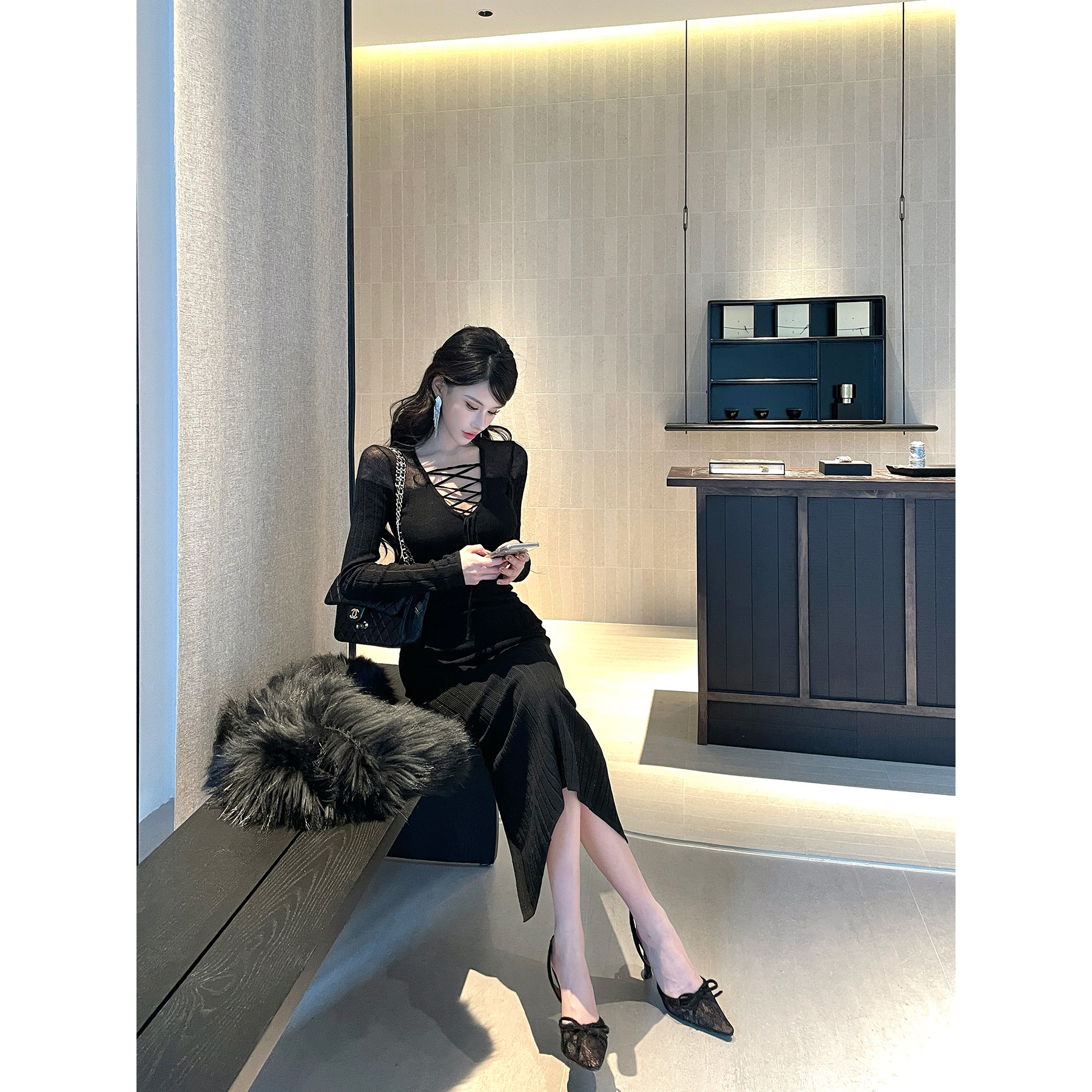 灰尘邓邓 V领针织连衣裙女2025冬季性感包臀裙开叉长裙内搭裙子,淘宝优惠券,粉丝福利购,淘宝优惠卷