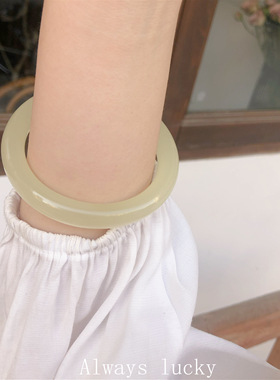 旺夫天然圆条乳白色少女风手镯